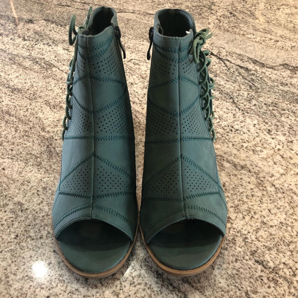 NIB Journee Collection Open Toe Booties - Picture 9 of 9